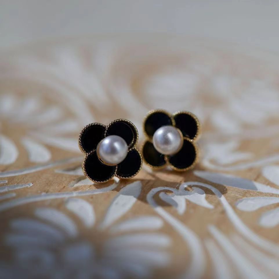 Aphrodite Four-leaf Clover Fresh Water Pearl Earrings